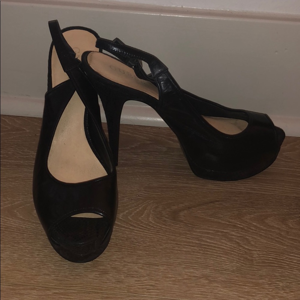 Guess 7 1/2 heels with snake skin accent